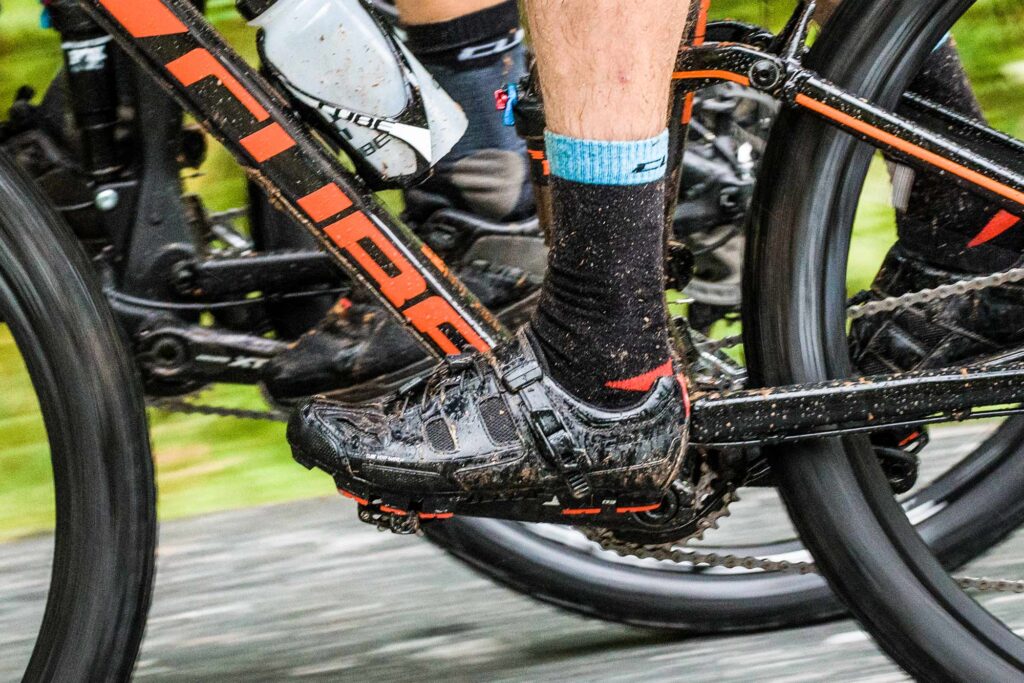 mhw beratung mtb fahren bei regen schuhe 1024x683 - Ciclismo de montaña con mal tiempo: ¿qué necesito?