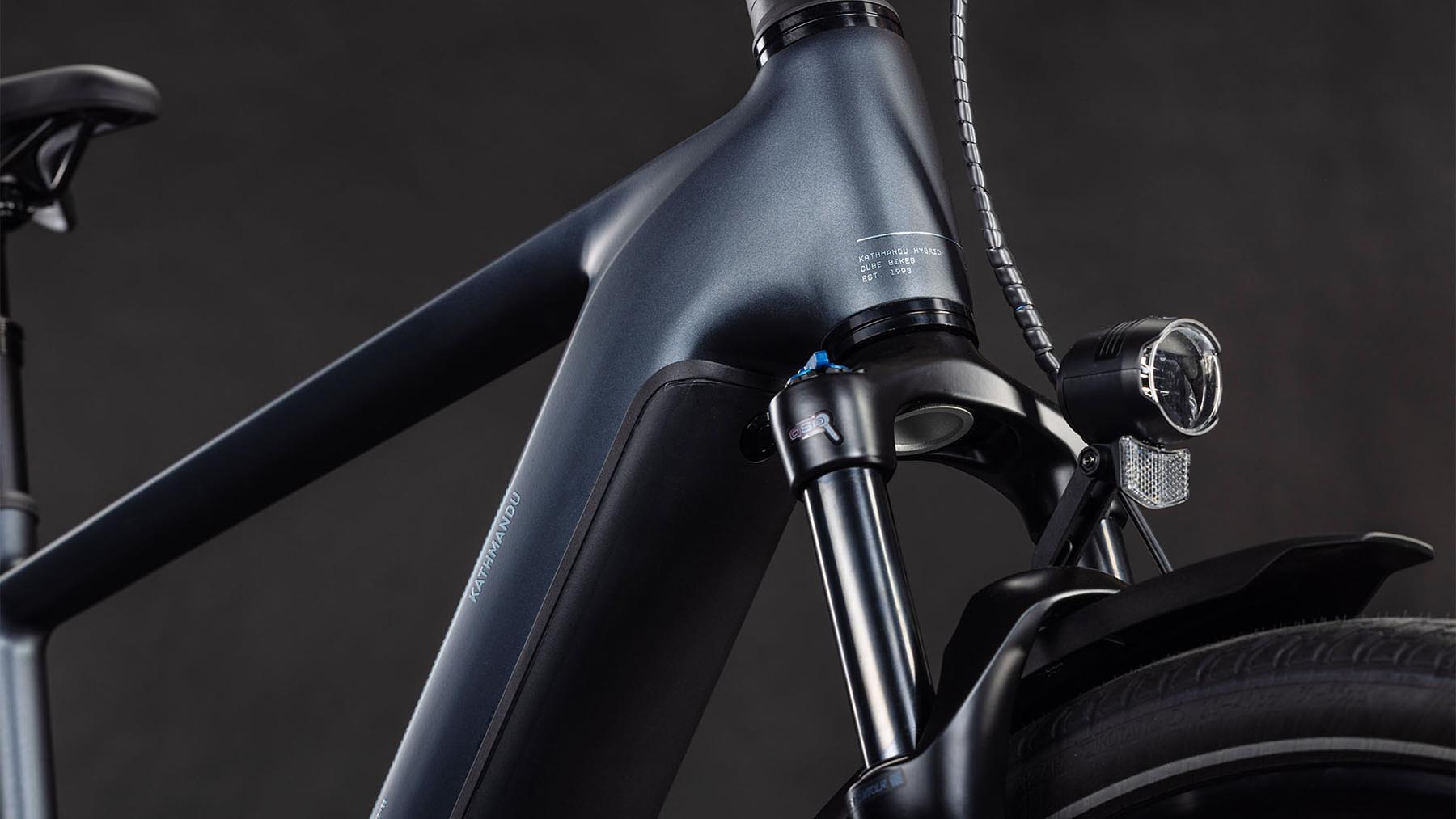 112110-Cube-Kathmandu-Hybrid-ONE-800-metallicgrey-n-grey-2026-EBike-Trekkingrad-Herren-05