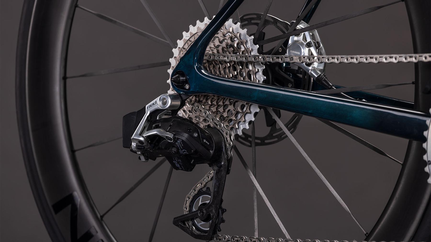 128300-Cube-Litening-AIR-C-68X-SLX-chromeblue-n-liquidblue-2026-Carbon-Rennrad-07