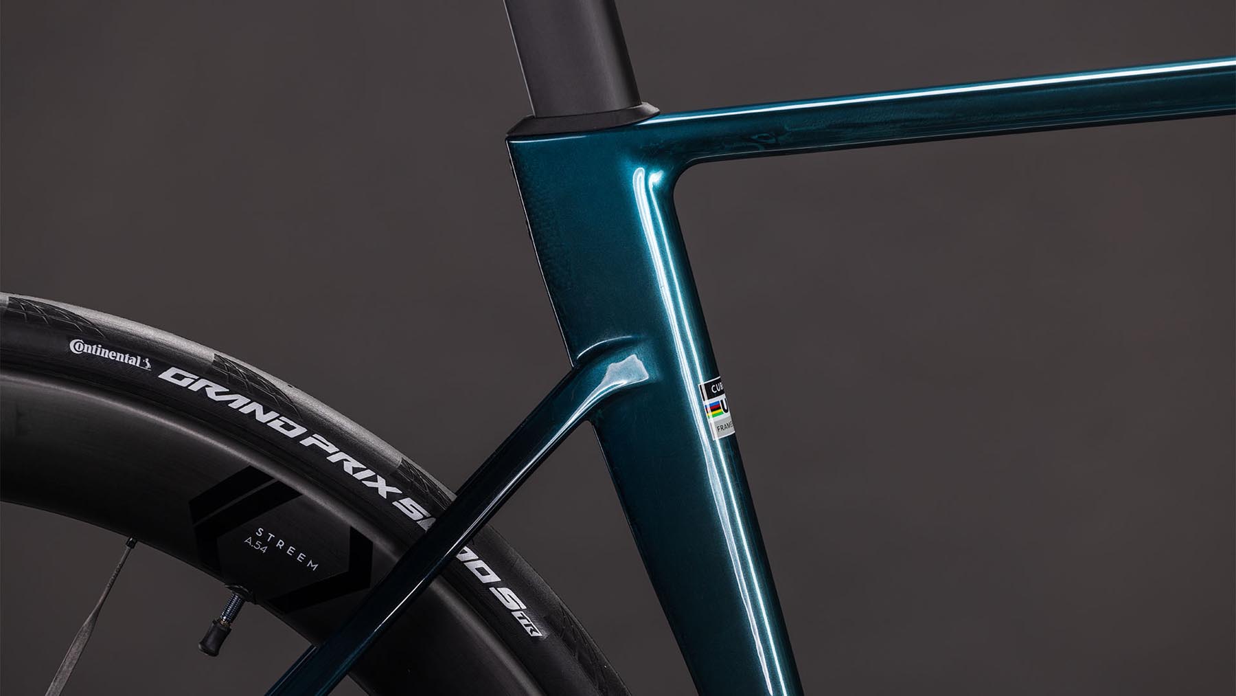 128300-Cube-Litening-AIR-C-68X-SLX-chromeblue-n-liquidblue-2026-Carbon-Rennrad-05