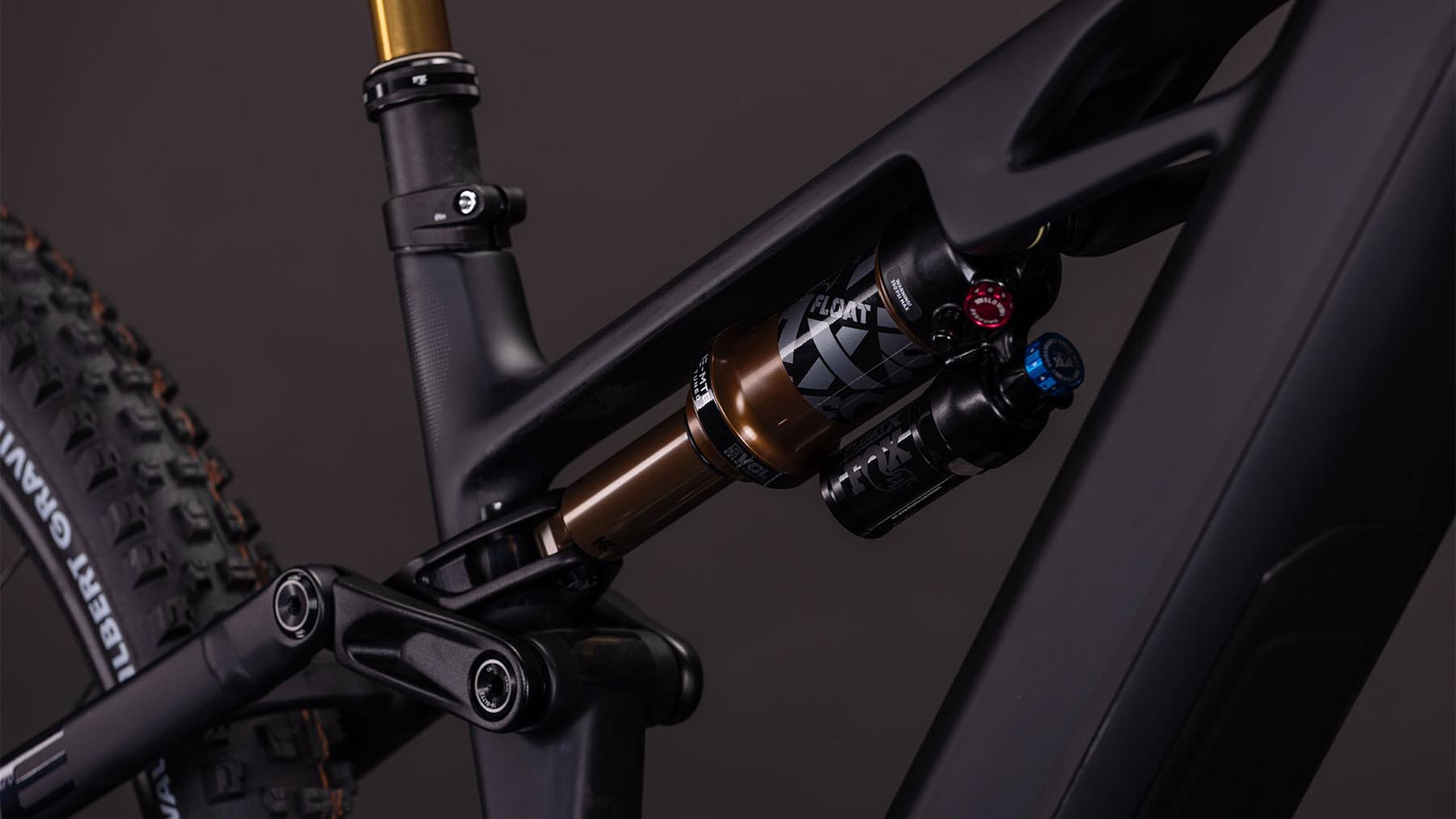 102800-Cube-Stereo-Hybrid-ONE44-HPC-AT-800-carbon-n-gold-2026-EBike-Fully-Mountainbike-04