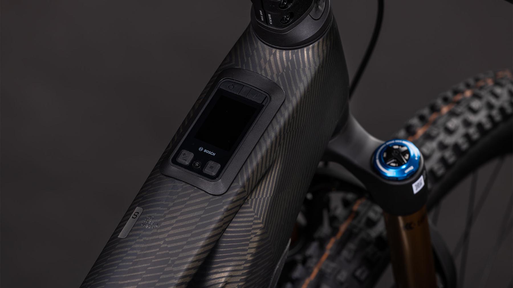 102900-Cube-Stereo-Hybrid-ONE44-HPC-SLT-800-carbongrid-n-chrome-2026-EBike-Fully-Mountainbike-01