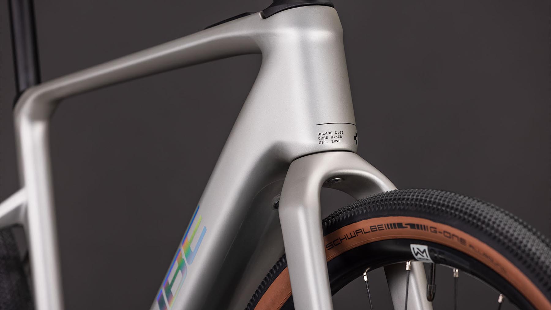 117500-Cube-Nulane-Hybrid-C-62-Race-400X-sleekgrey-n-prism-2026-EBike-Fitnessrad-Herren-06