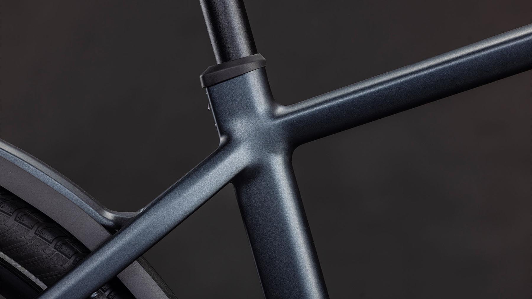 112110-Cube-Kathmandu-Hybrid-ONE-800-metallicgrey-n-grey-2026-EBike-Trekkingrad-Herren-04