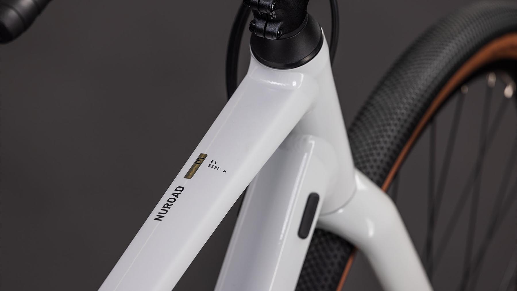 129400-Cube-Nuroad-EX-cotton-n-grey-2026-Gravel-Bike-01