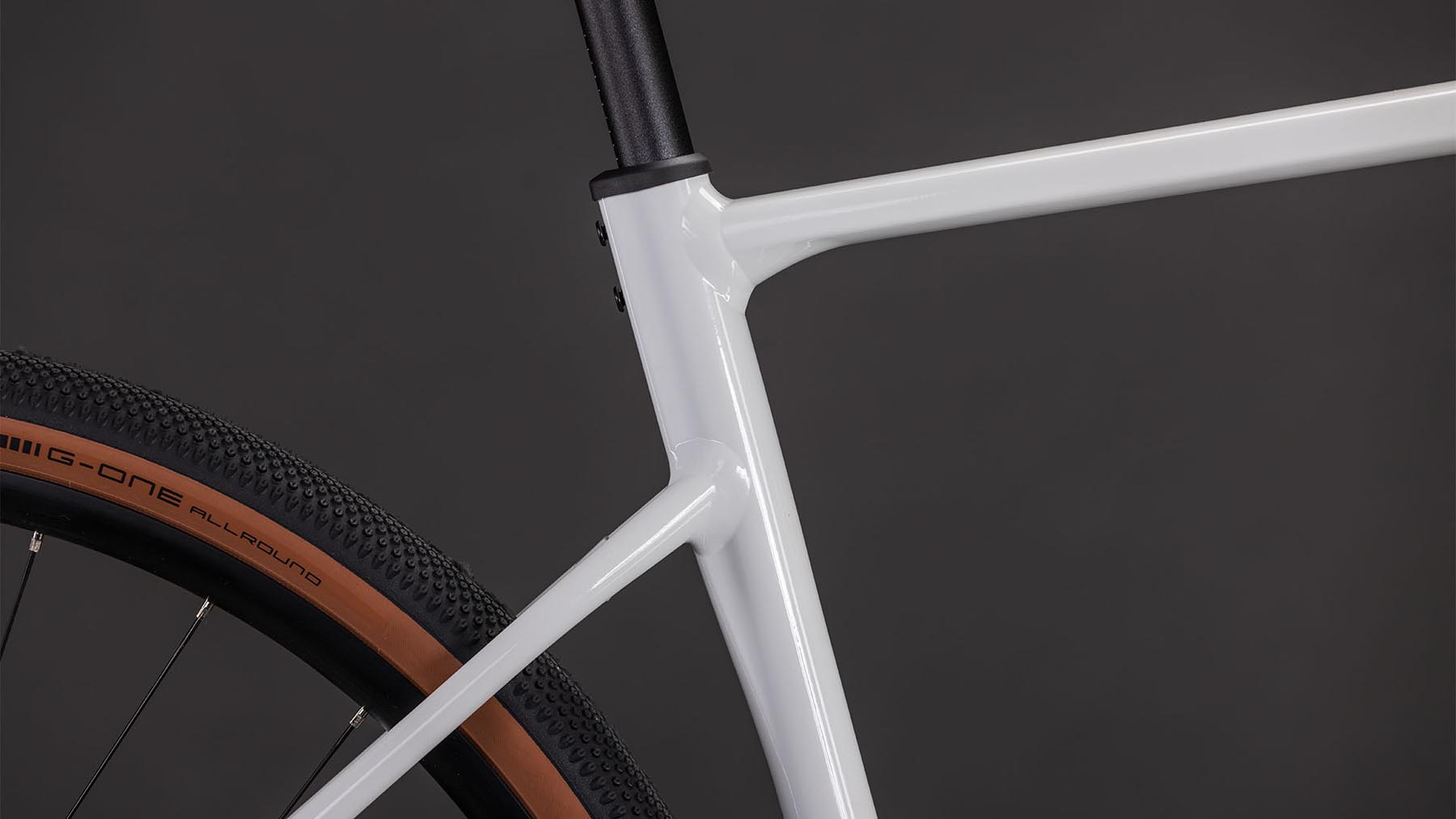 129400-Cube-Nuroad-EX-cotton-n-grey-2026-Gravel-Bike-04