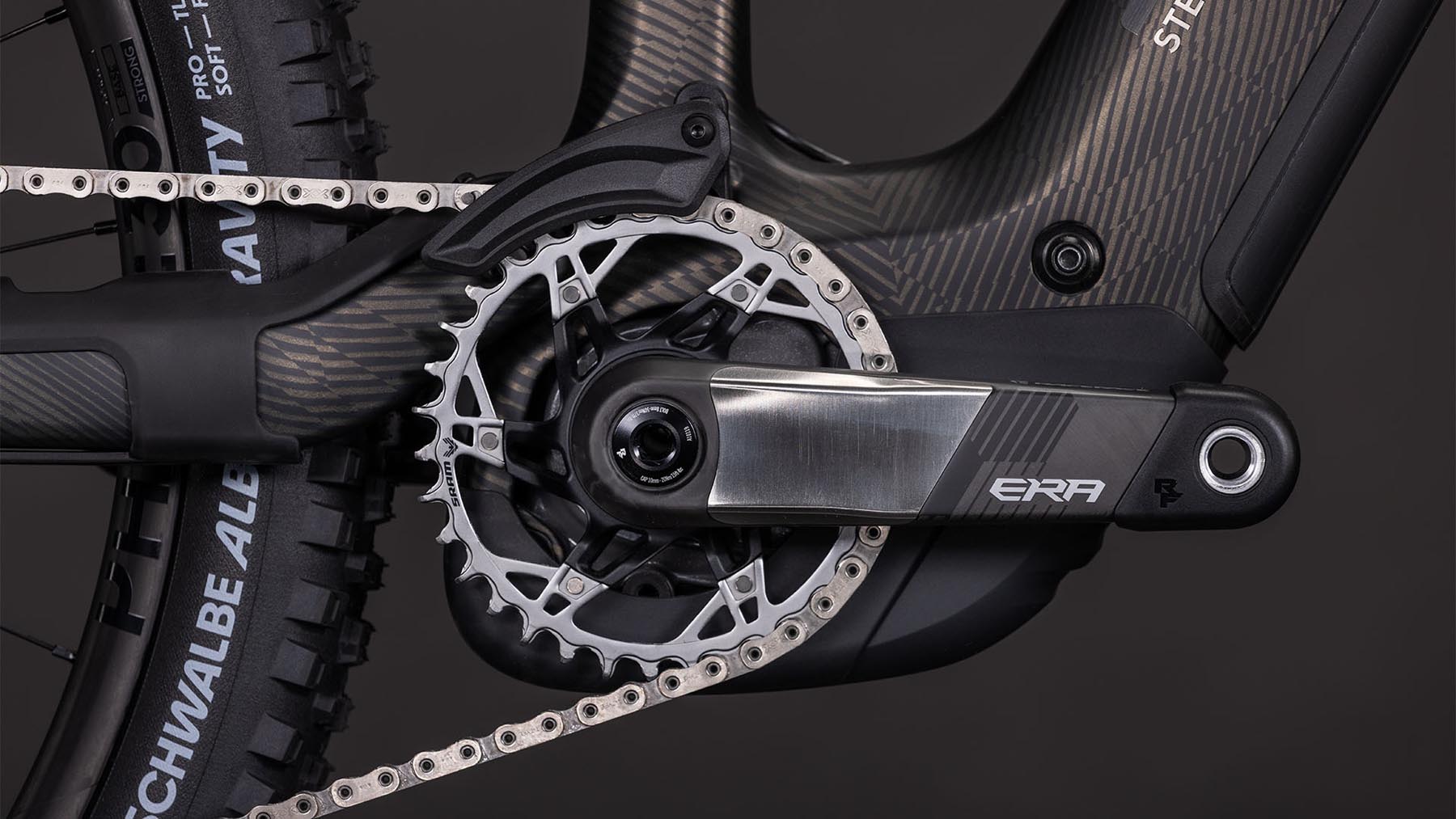102900-Cube-Stereo-Hybrid-ONE44-HPC-SLT-800-carbongrid-n-chrome-2026-EBike-Fully-Mountainbike-04