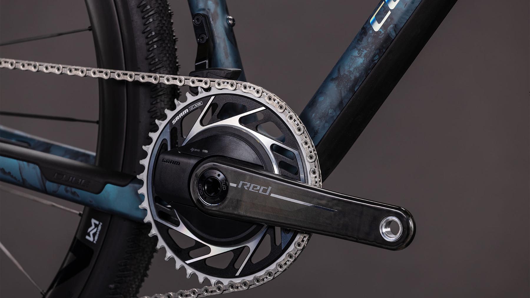 130600-Cube-Nuroad-C-62-SLT-royalgreen-n-fume-2026-Gravel-Bike-07