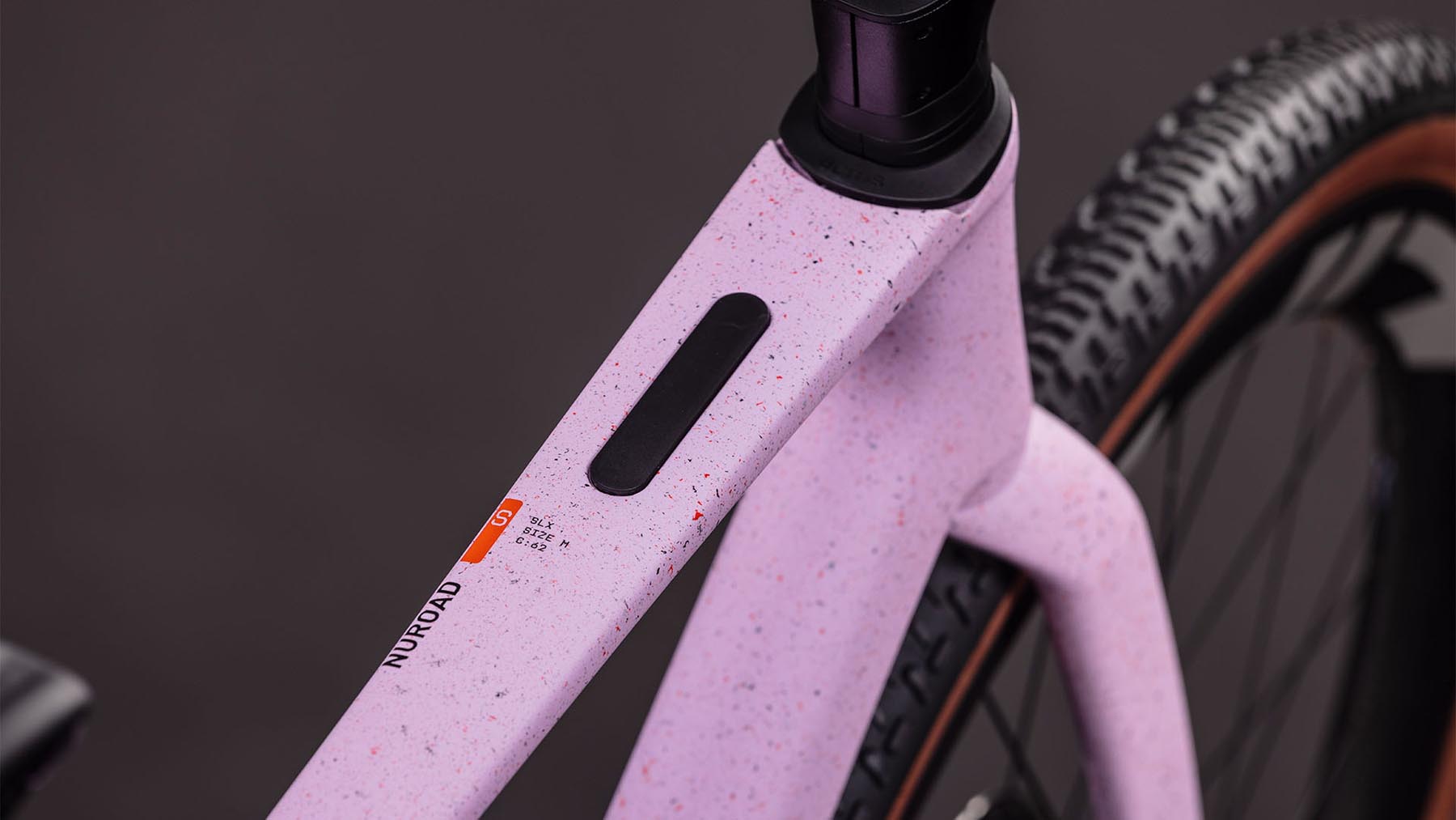 130510-Cube-Nuroad-C-62-SLX-rhodonite-n-orange-2026-Gravel-Bike-01