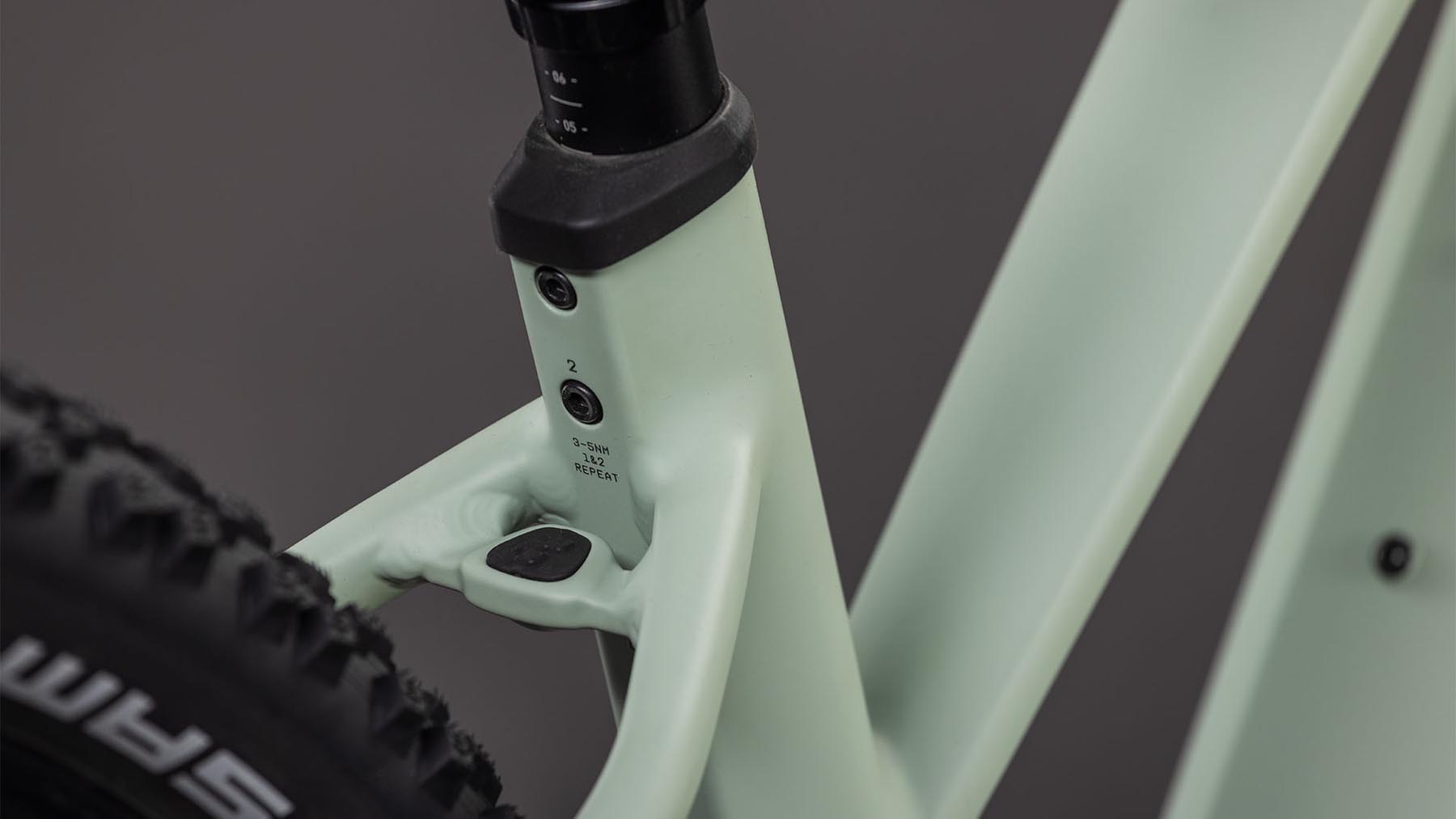 108251Z-Cube-Reaction-Hybrid-Pro-800-desertstone-n-driedherbs-2026-EBike-Hardtail-Mountainbike-Damen-03