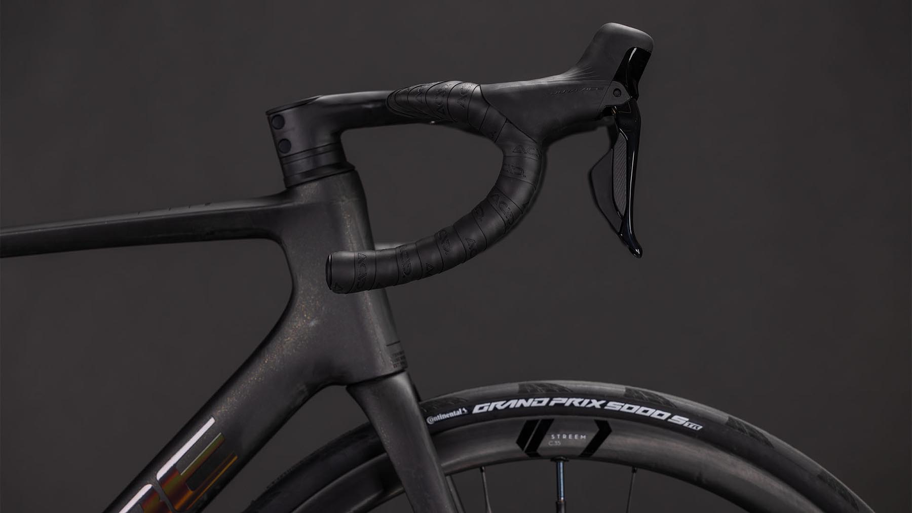 128400-Cube-Litening-AIR-C-68X-SLT-golddust-n-prism-2026-Carbon-Rennrad-08