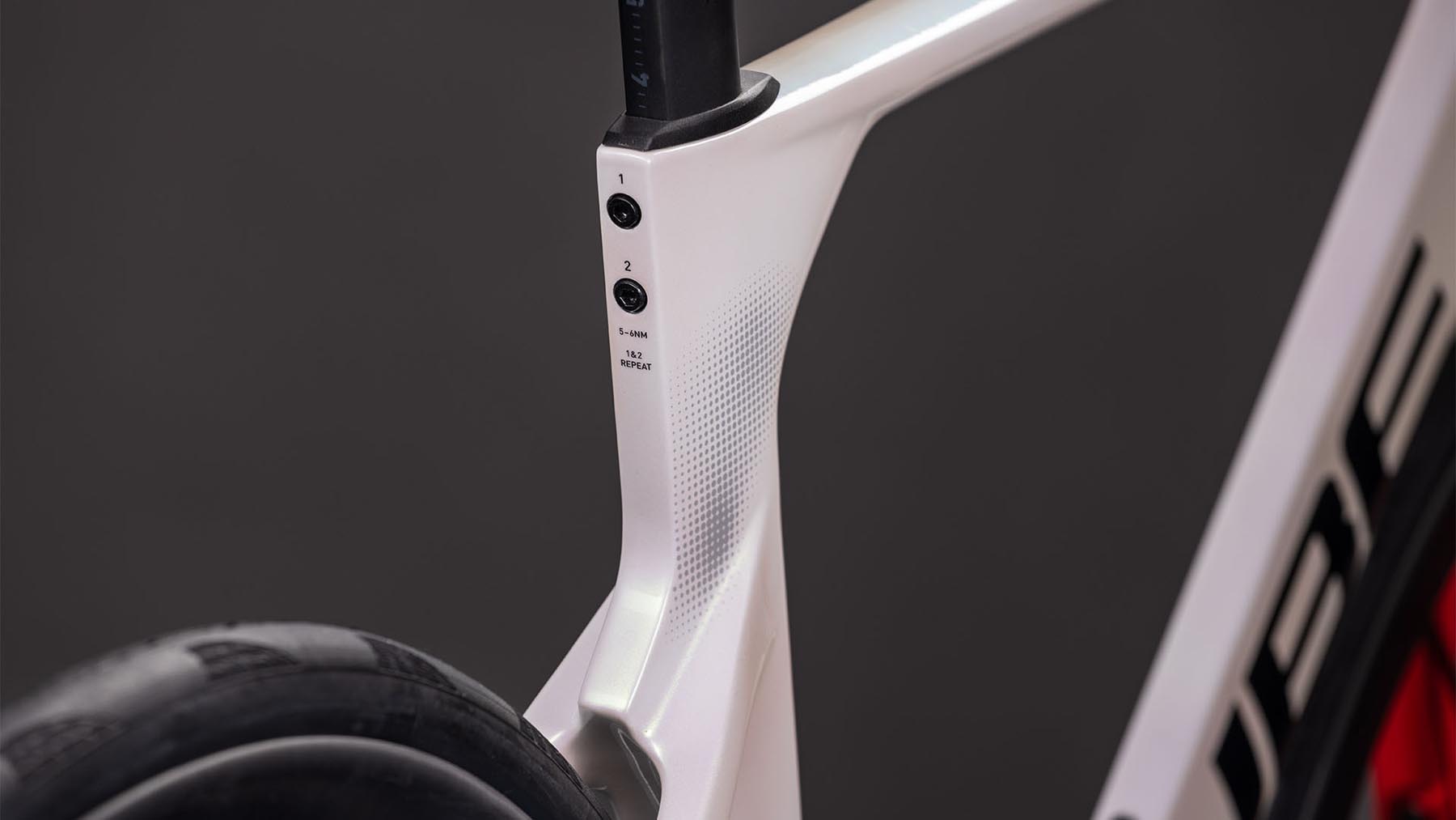127110-Cube-Litening-AERO-C-68X-Race-teamline-2026-Carbon-Rennrad-02