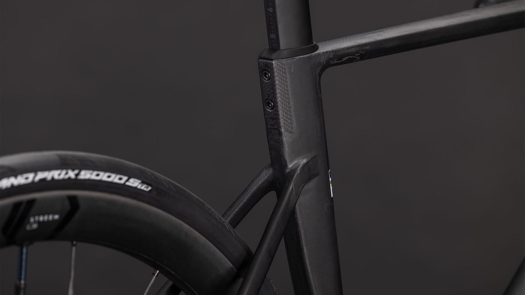 128400-Cube-Litening-AIR-C-68X-SLT-golddust-n-prism-2026-Carbon-Rennrad-05