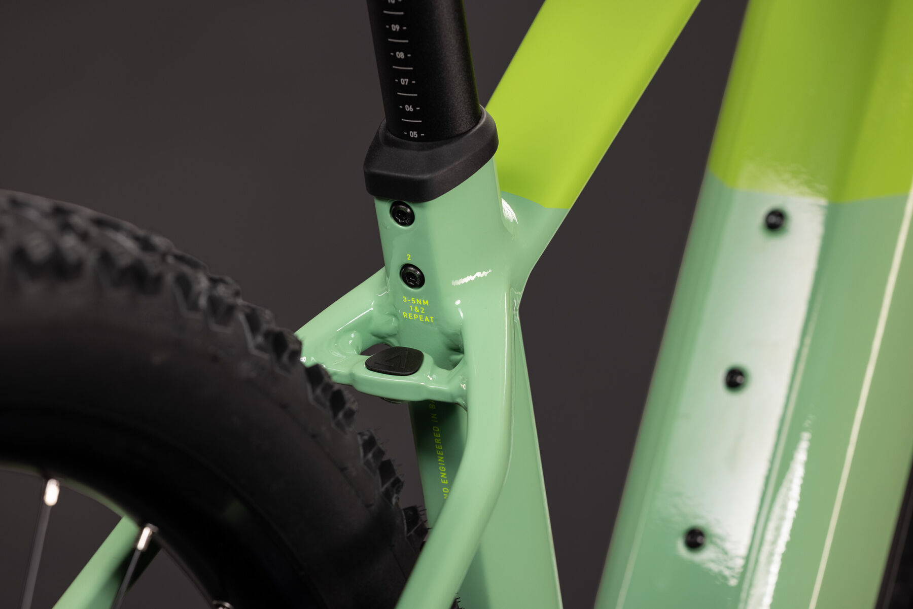1107110-Cube-Reaction-Hybrid-ONE-720-cactus-n-black-2027-03