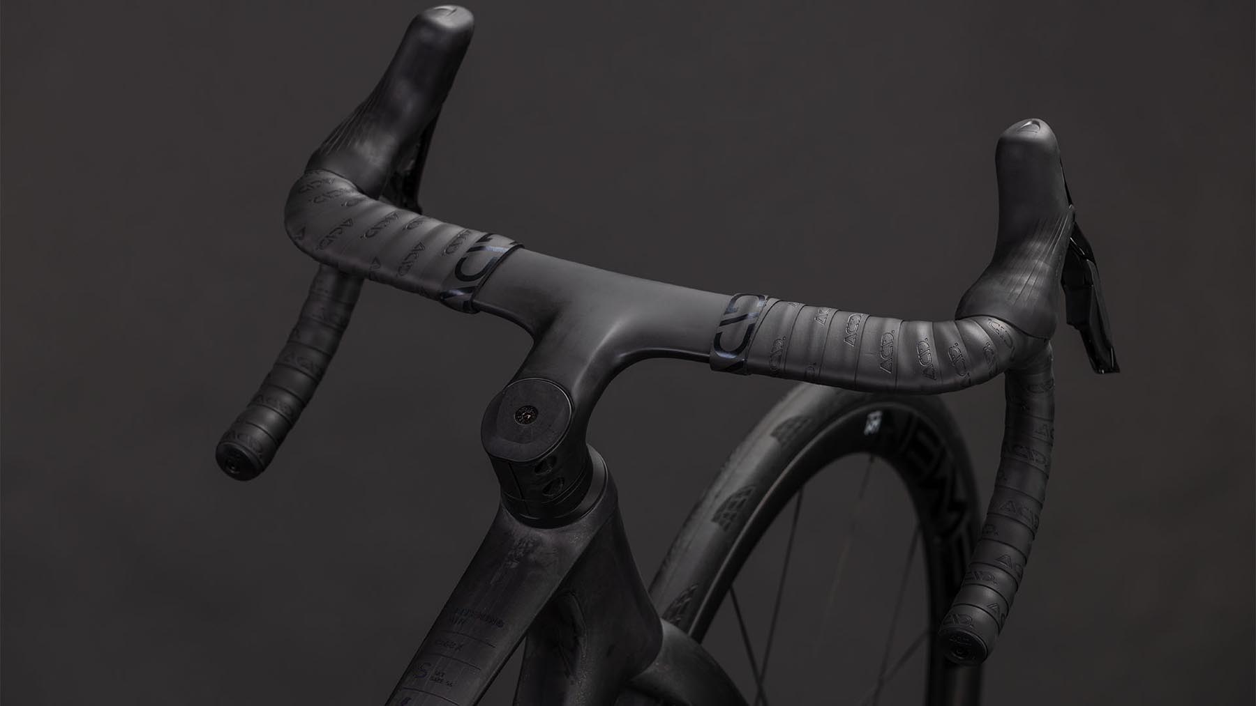 128400-Cube-Litening-AIR-C-68X-SLT-golddust-n-prism-2026-Carbon-Rennrad-03