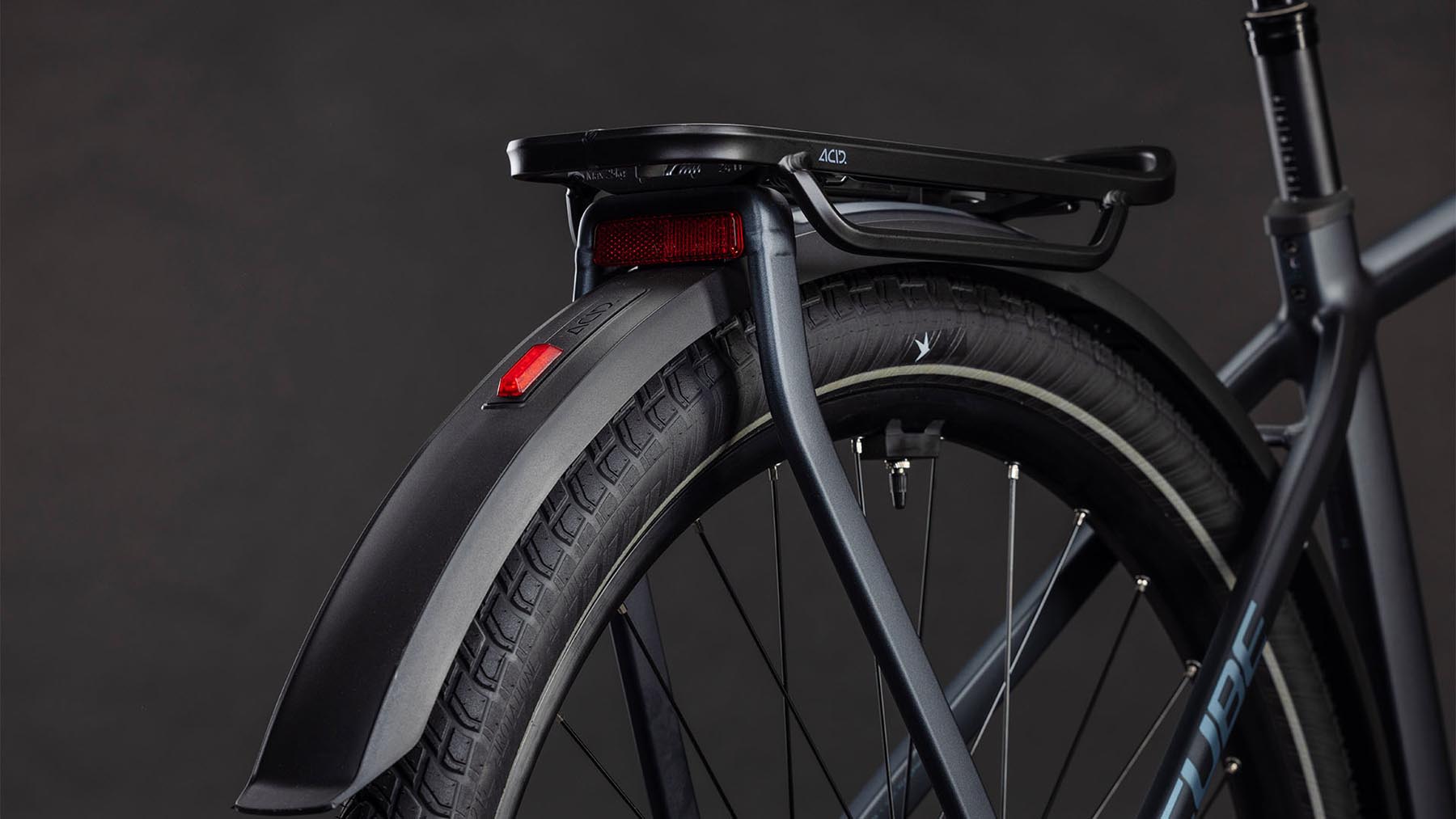 112110-Cube-Kathmandu-Hybrid-ONE-800-metallicgrey-n-grey-2026-EBike-Trekkingrad-Herren-03