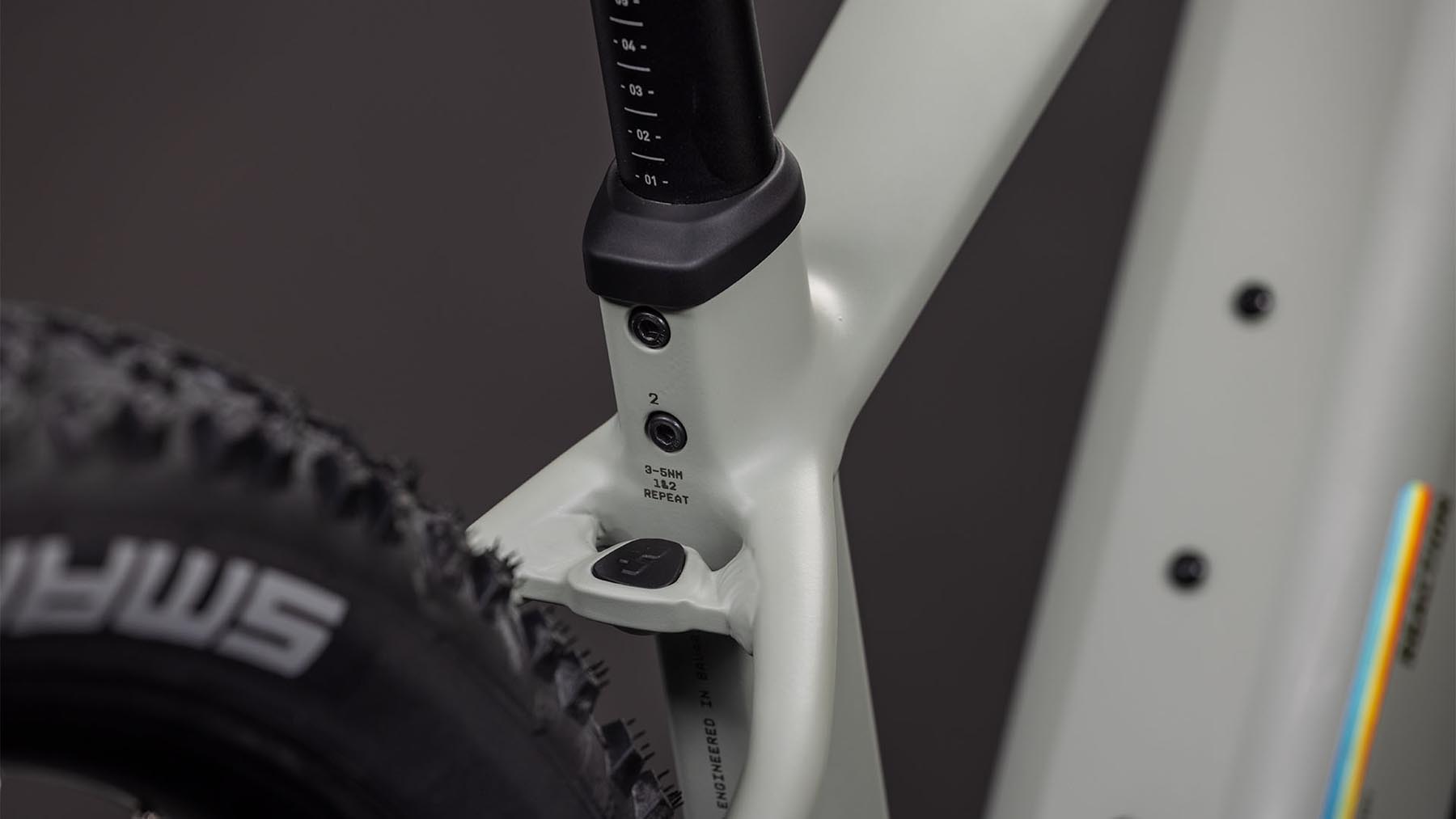 108700-Cube-Reaction-Hybrid-SLT-800-reedbeige-n-sagebrushgreen-2026-EBike-Hardtail-Mountainbike-02