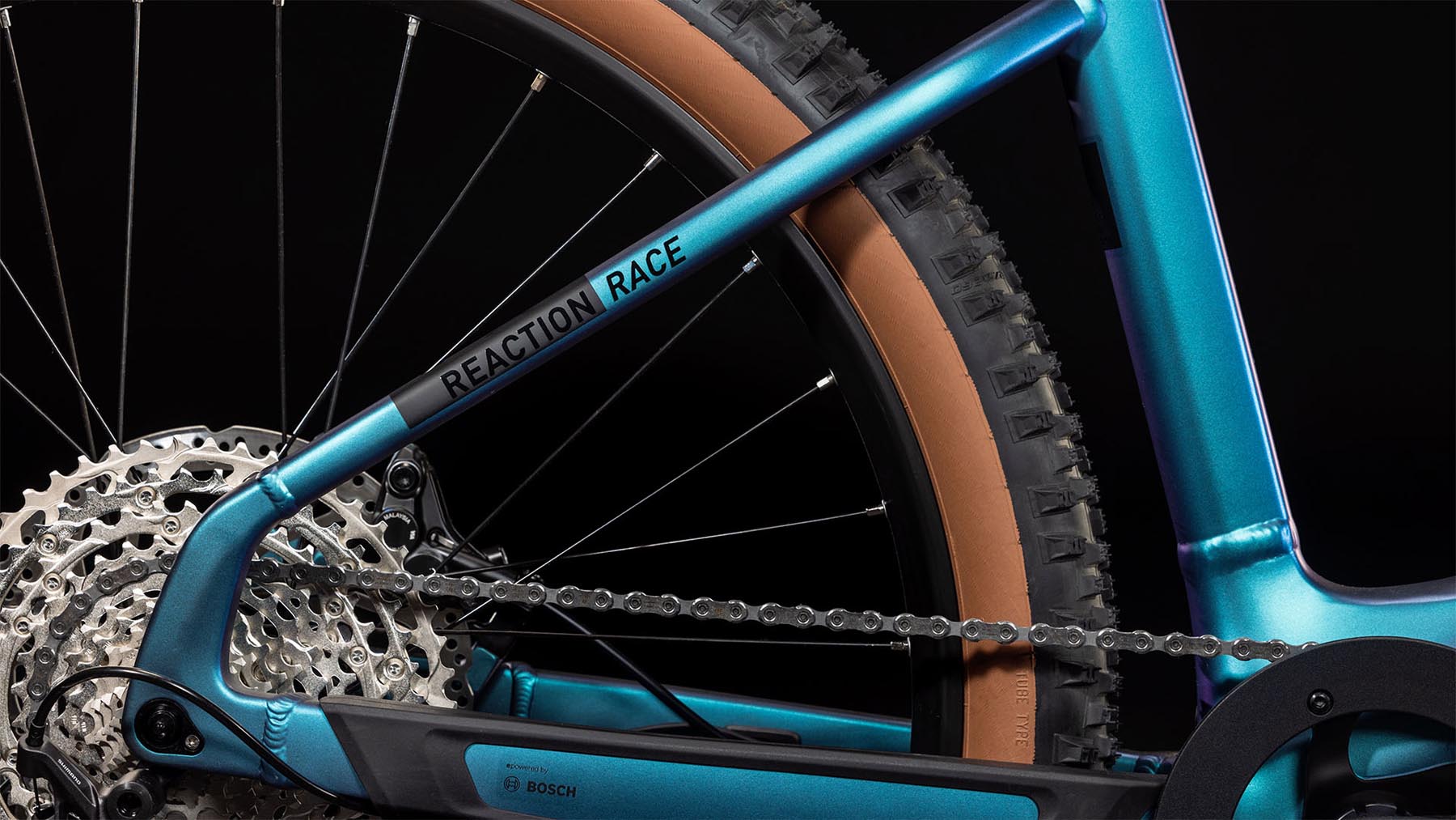 Cube Reaction Hybrid Race 625 switchblue n black Detailbild