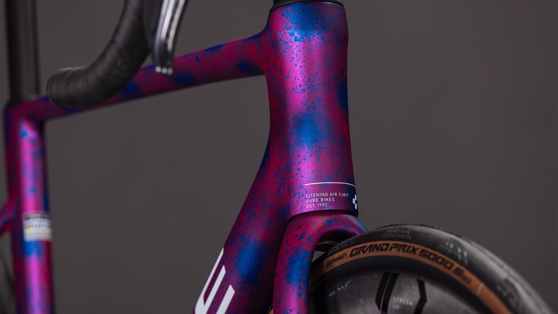 128210-Cube-Litening-AIR-C-68X-Race-dazzlepink-n-blue-2026-Carbon-Rennrad-07