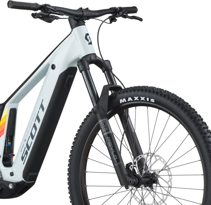 Curated visual reference: Visual Reference: Scott Patron 930 Cumulus White Black 2026